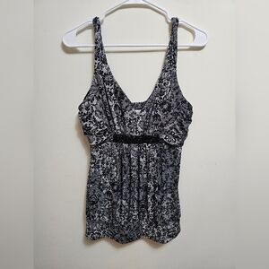 Elegant Black and‎ White Women's Top